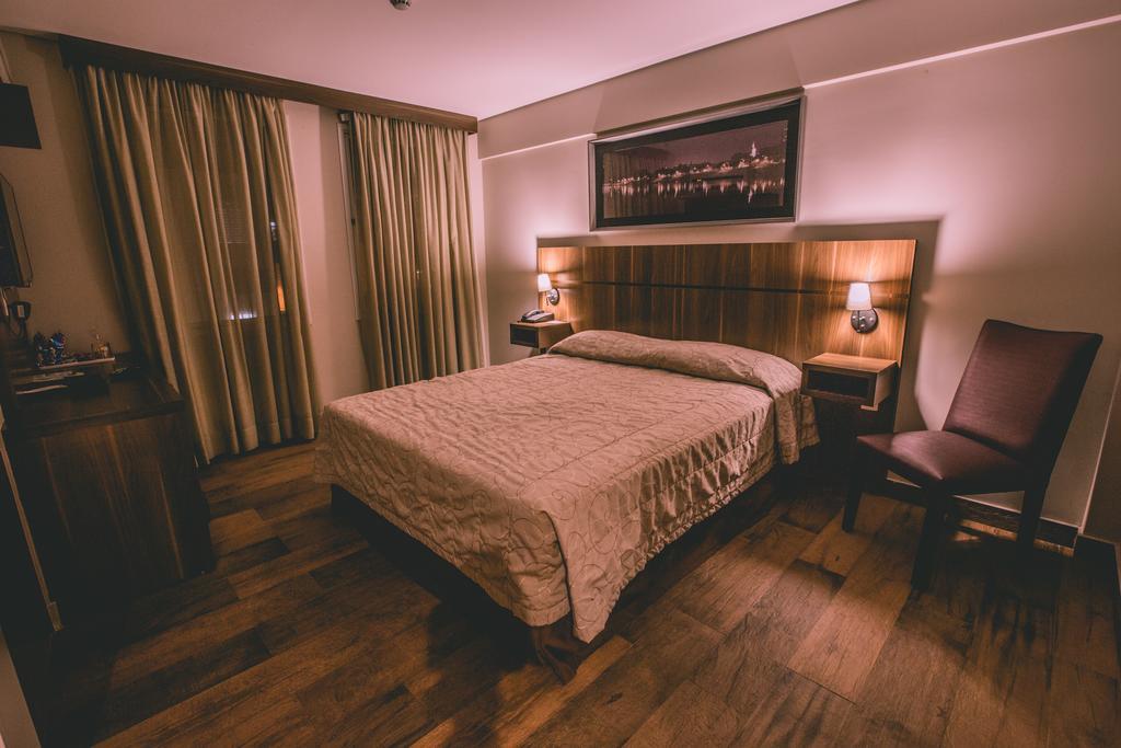 Bragança Paulista Padom Business Hotel חדר תמונה